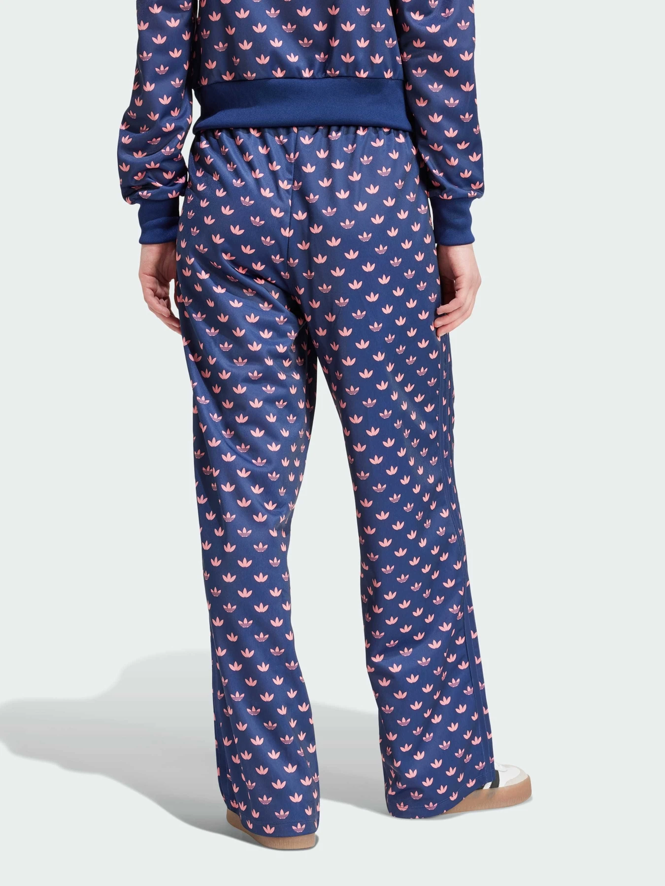 Брюки Adidas Graphics модель IY0326 Брюки Adidas Graphics модель IY0326 Фото
