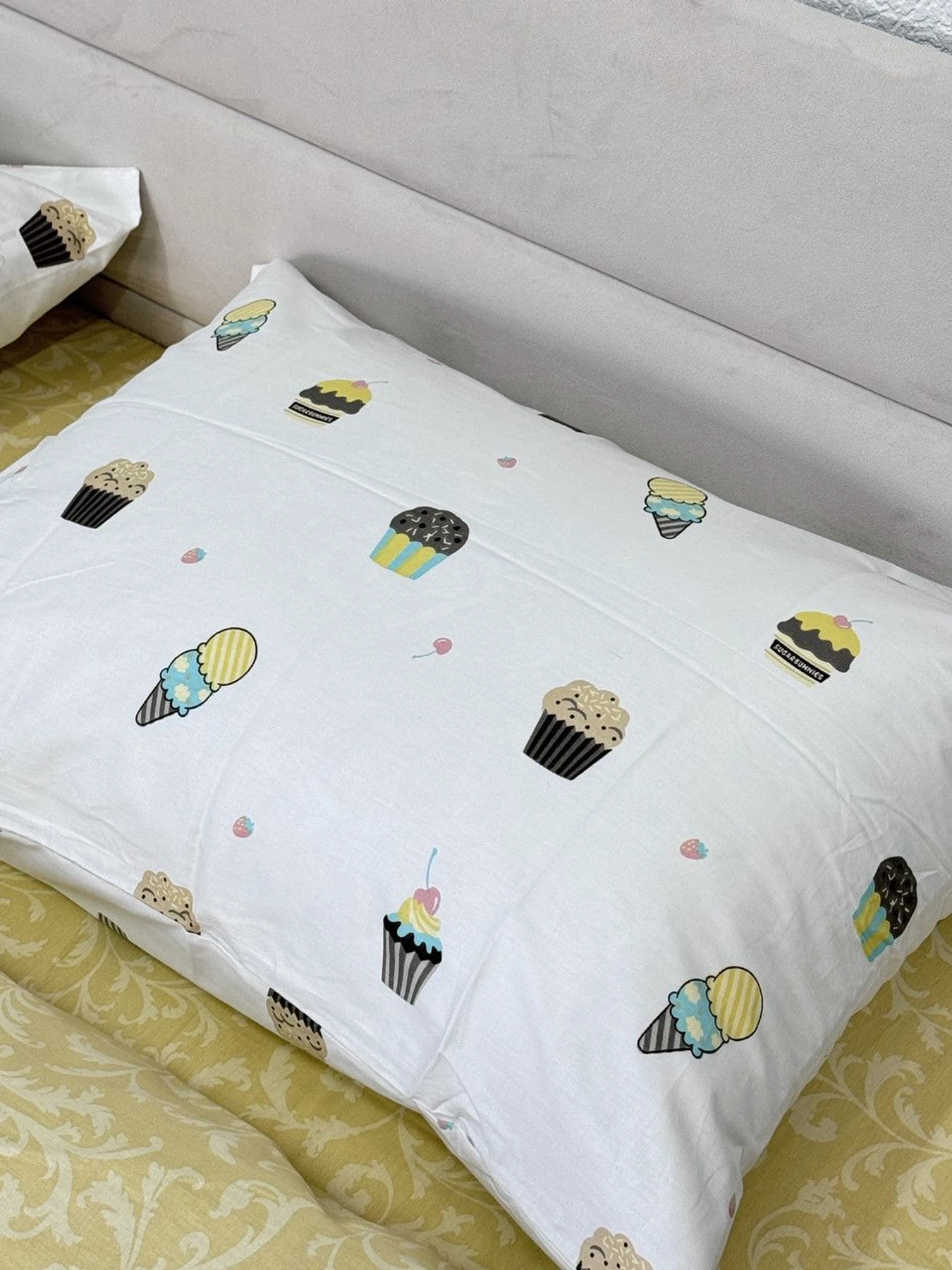 Комплект постельного белья полуторный сатин белый (рис. 24310) Ecotton модель 24804 Комплект постельного белья полуторный сатин белый (рис. 24310) Ecotton модель 24804 Фото