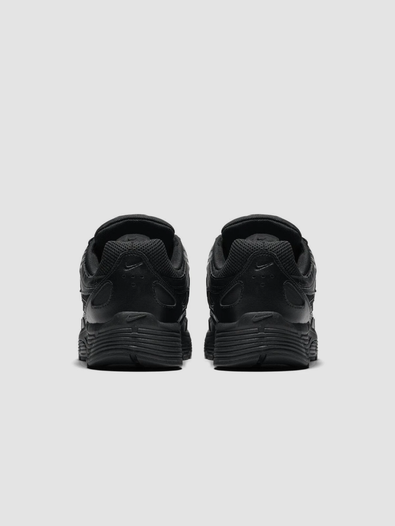 Кроссовки NIKE P-6000 модель CD6404-002 Фото