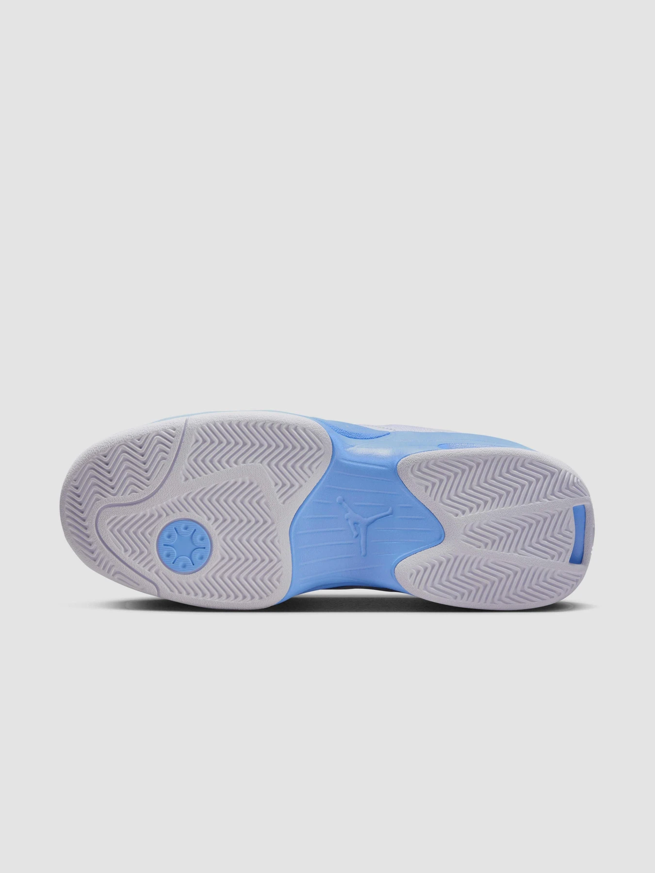 Кроссовки Jordan Max Aura 6 модель FQ7943-100 Кроссовки Jordan Max Aura 6 модель FQ7943-100 Фото