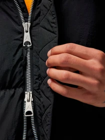 Куртки и дубленки Jordan Ess Stmt Parka модель DQ7346-010 Фото