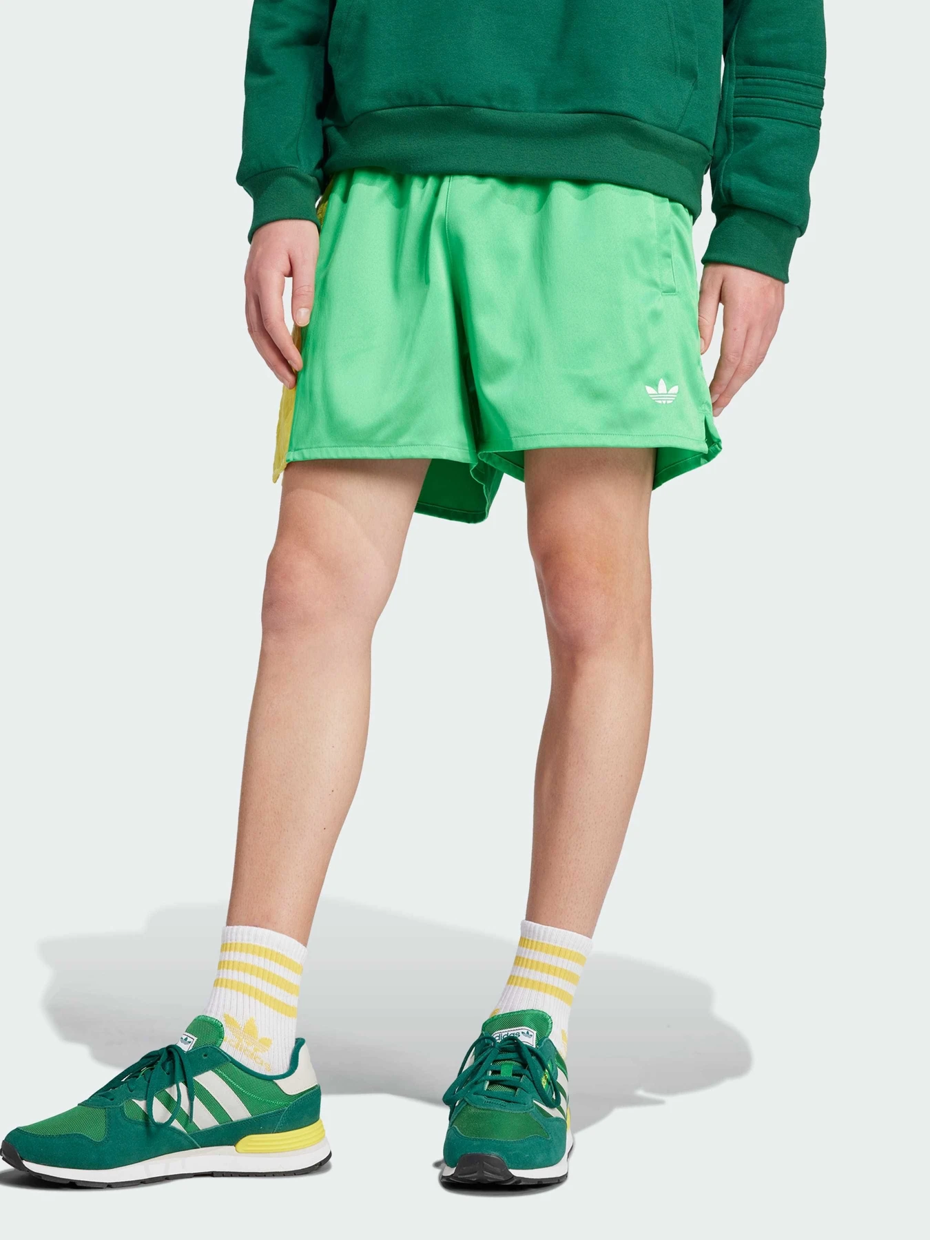 Шорты Adidas Graphics модель JP4445 Шорты Adidas Graphics модель JP4445 Фото