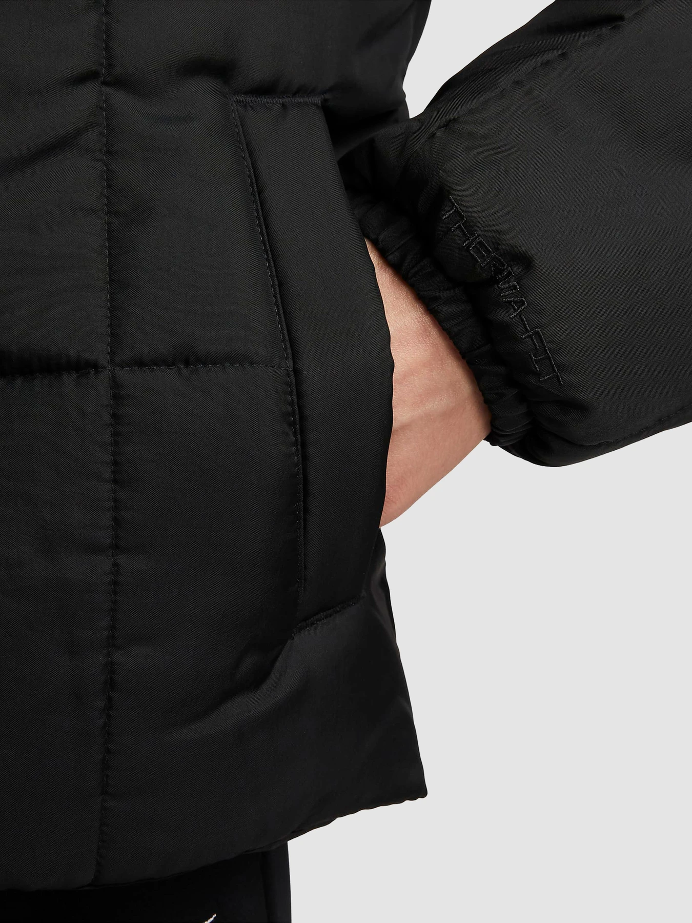 Куртки и дубленки NIKE Nsw Esstl Thrmr Clsc Puffer модель FB7672-010 Куртки и дубленки NIKE Nsw Esstl Thrmr Clsc Puffer модель FB7672-010 Фото