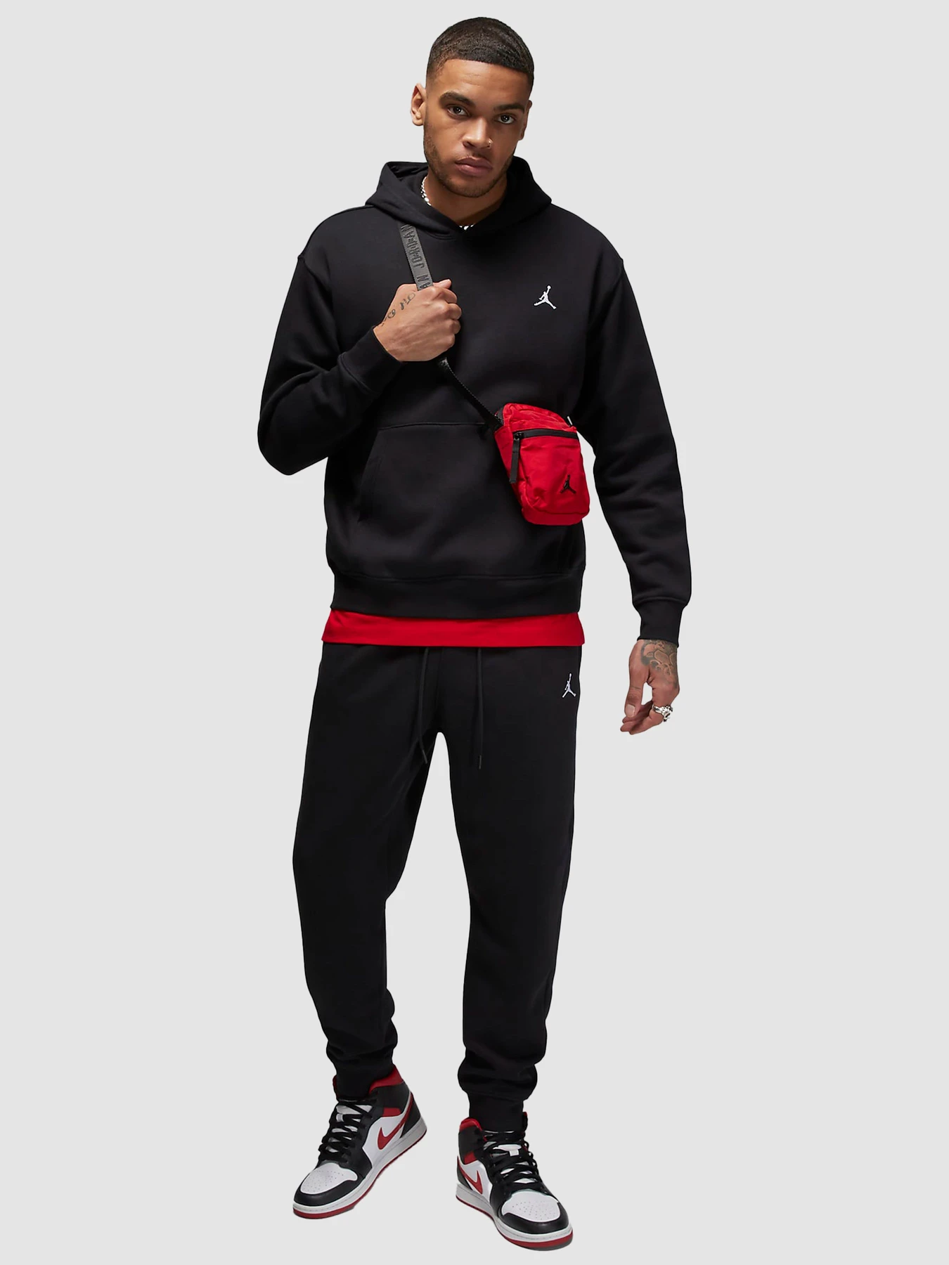 Худи и свитшоты Jordan Essentials Men's Fleece Sweatshirt модель FJ7774-010 Худи и свитшоты Jordan Essentials Men's Fleece Sweatshirt модель FJ7774-010 Фото