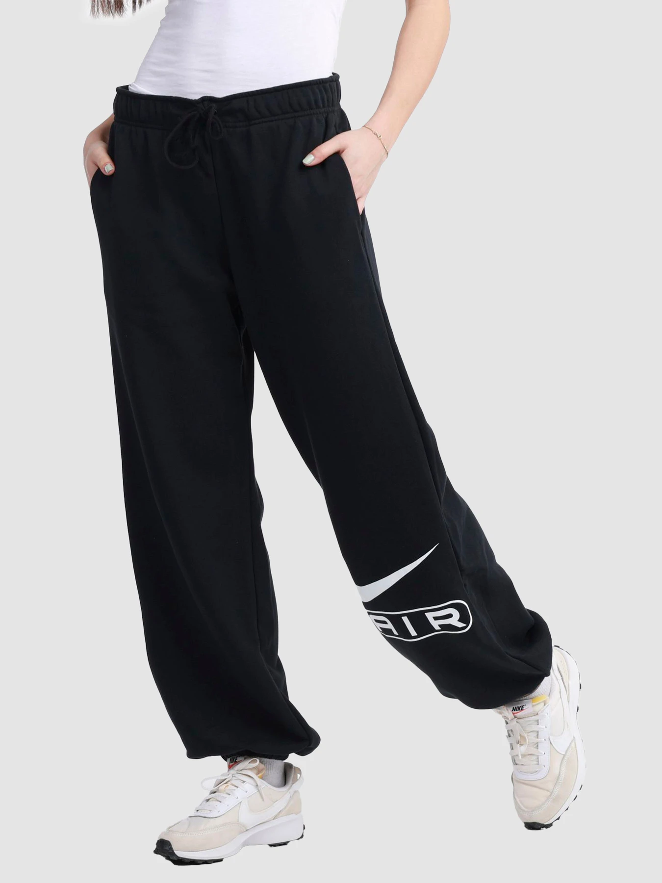 Брюки NIKE W Nsw Air Mr Flc Jogger модель FN1902-010 Брюки NIKE W Nsw Air Mr Flc Jogger модель FN1902-010 Фото