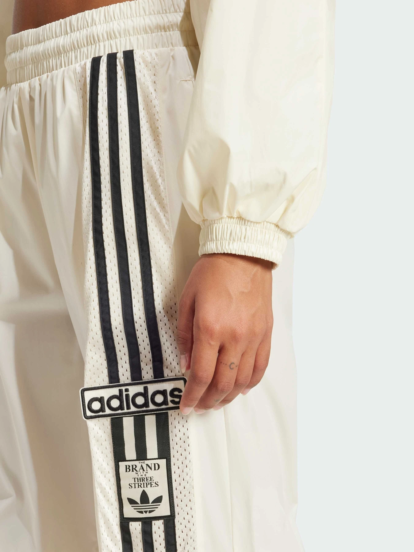Брюки Adidas Adicolor модель JD0087 Брюки Adidas Adicolor модель JD0087 Фото
