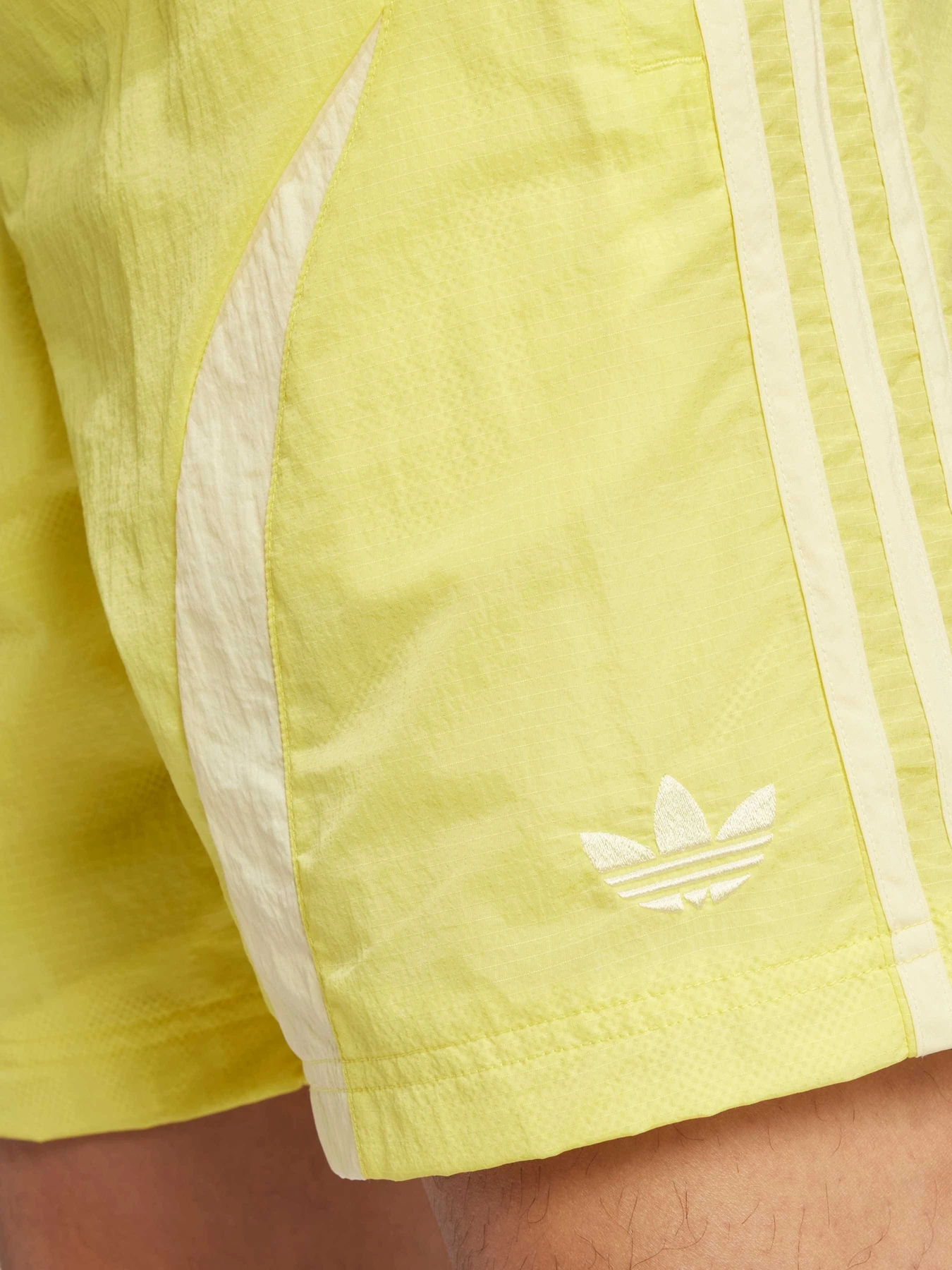 Шорты Adidas Adicolor модель JP1130 Шорты Adidas Adicolor модель JP1130 Фото