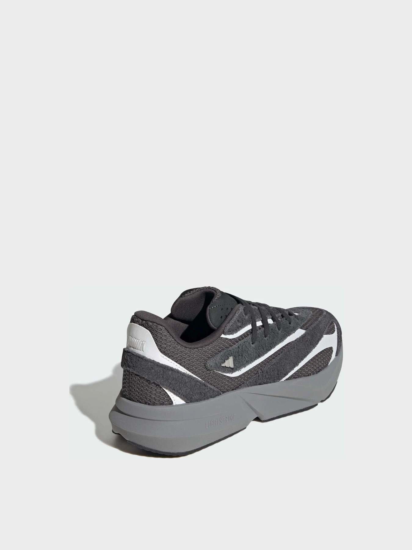 Кроссовки Adidas модель JQ9974 Кроссовки Adidas модель JQ9974 Фото