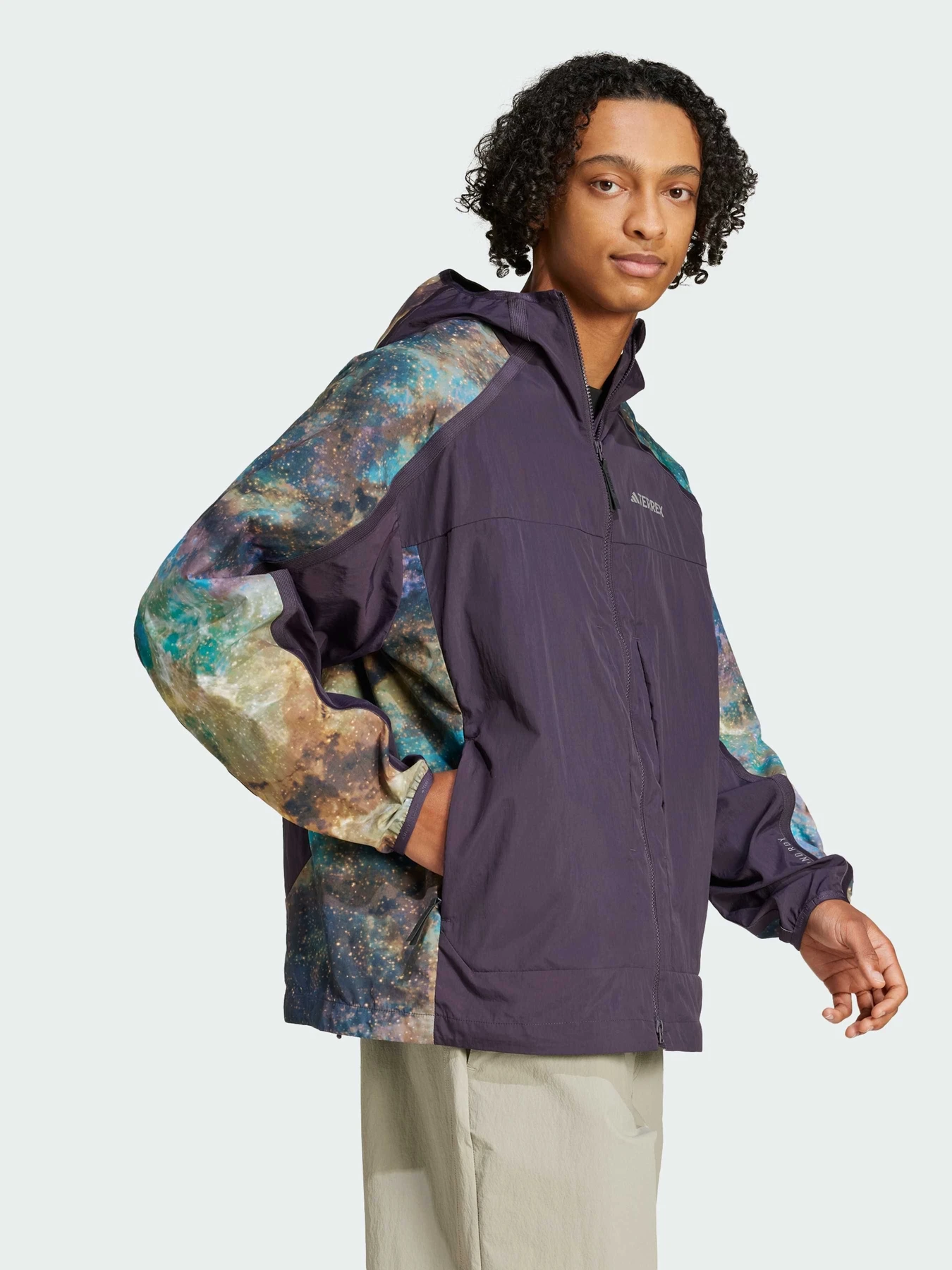 Куртки и дубленки Adidas модель JD5839 Куртки и дубленки Adidas модель JD5839 Фото