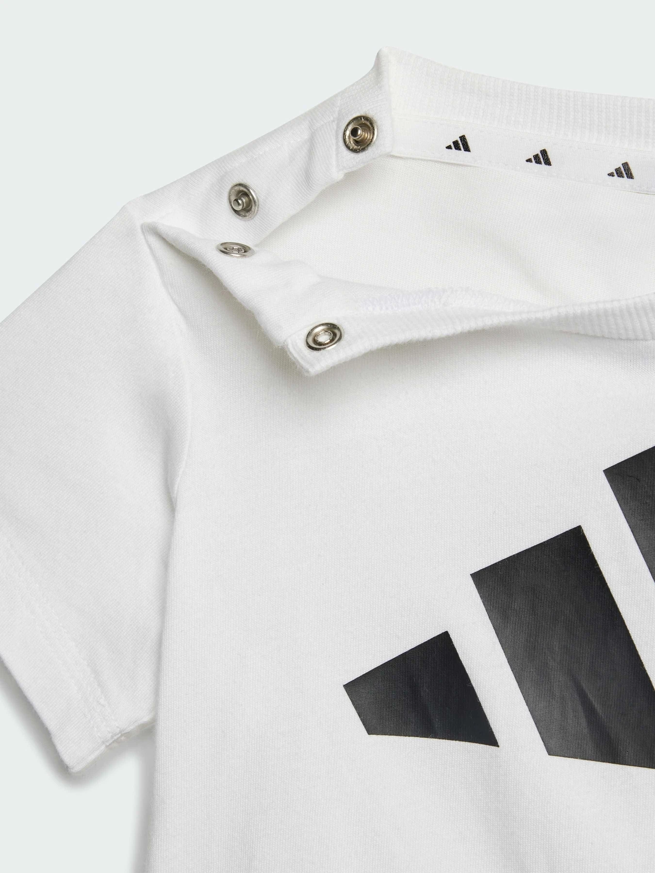 Костюмы Adidas модель JE1388 Костюмы Adidas модель JE1388 Фото