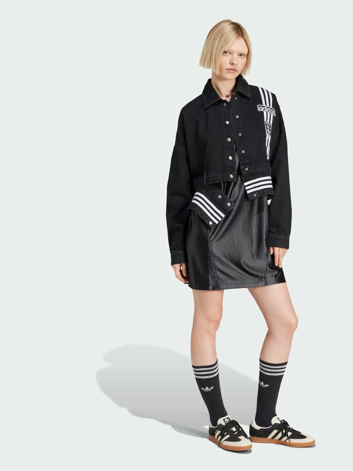 Куртки и дубленки Adidas Adicolor модель JJ3095 Куртки и дубленки Adidas Adicolor модель JJ3095 Фото