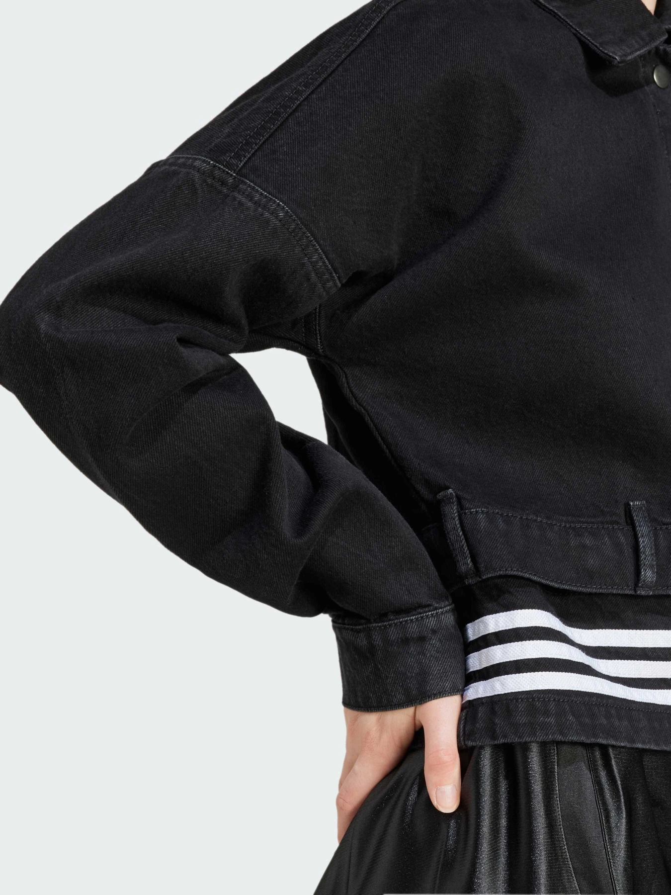 Куртки и дубленки Adidas Adicolor модель JJ3095 Куртки и дубленки Adidas Adicolor модель JJ3095 Фото