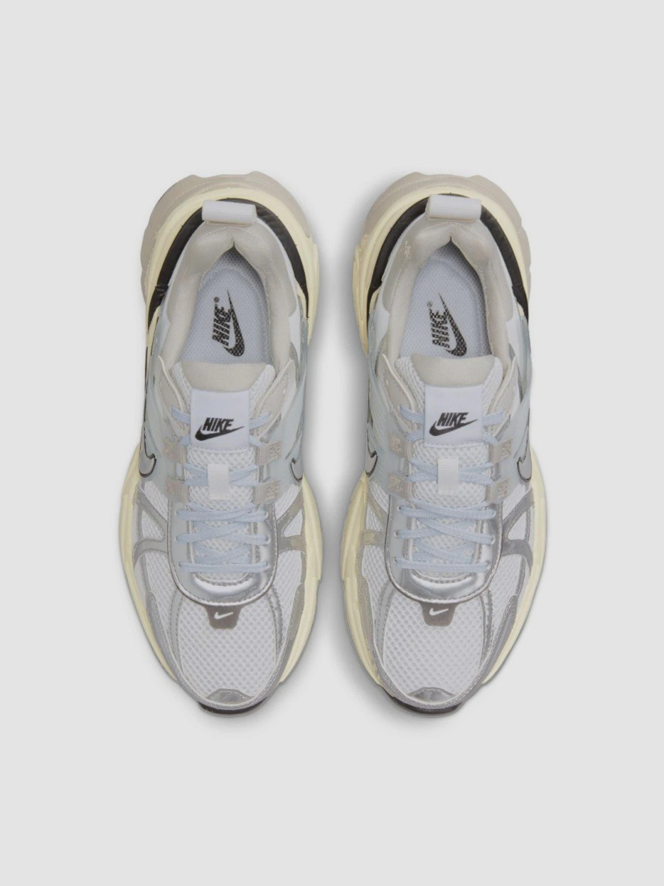 Кросівки NIKE Wmns V2k Run модель FD0736-100 Фото