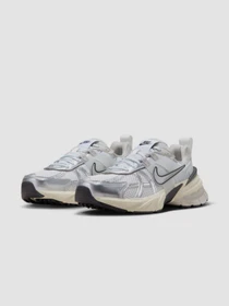 Кросівки NIKE Wmns V2k Run модель FD0736-100 Фото