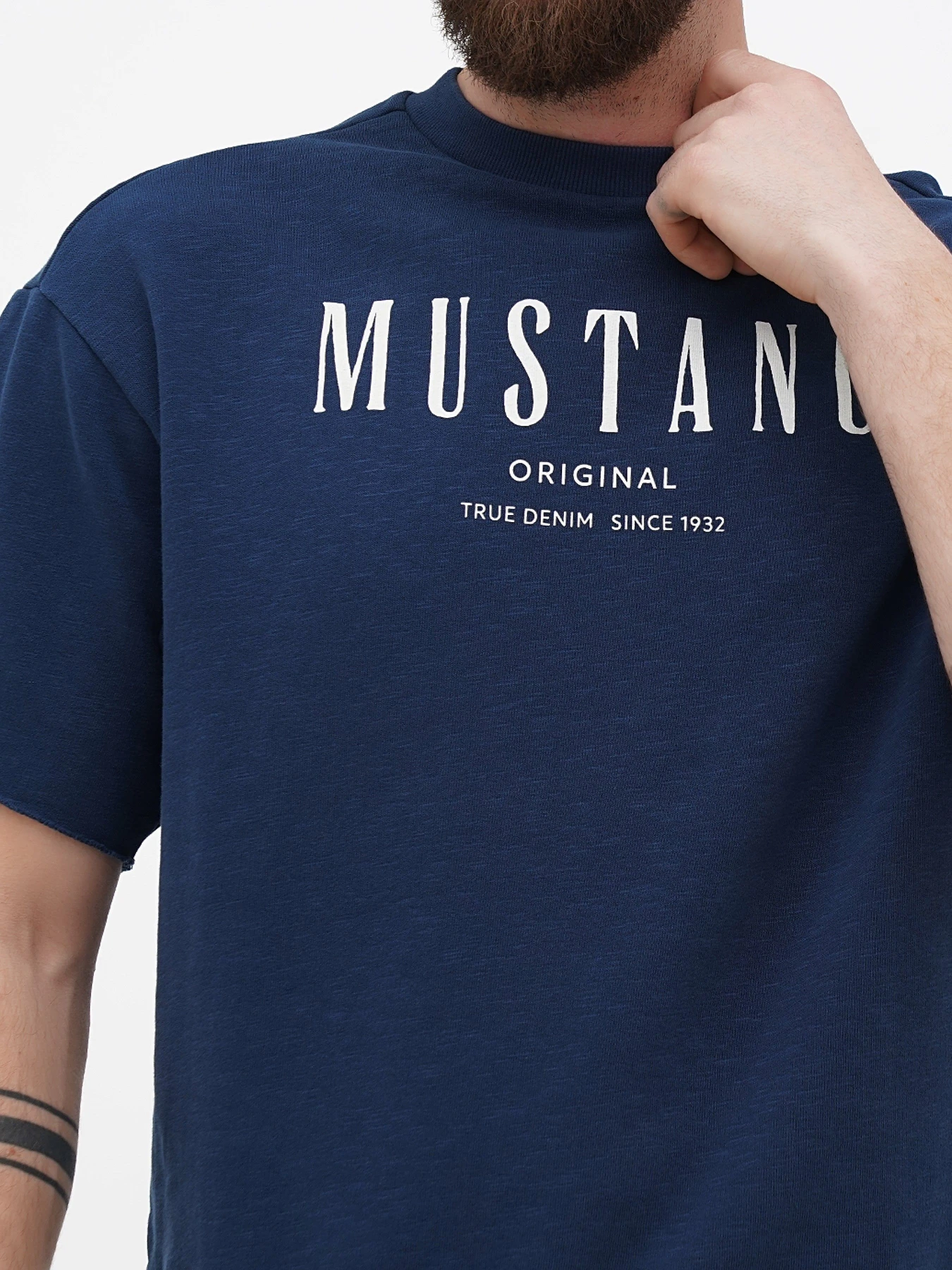 Футболки і поло Mustang Jeans Ben Crewneck SSleeve модель 1013870 Футболки і поло Mustang Jeans Ben Crewneck SSleeve модель 1013870 Фото
