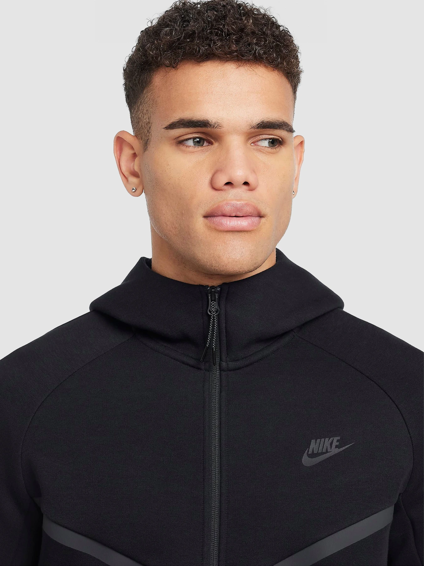 Худі та світшоти NIKE Sportswear Tech Fleece Windrunner модель HV0949-010 Худі та світшоти NIKE Sportswear Tech Fleece Windrunner модель HV0949-010 Фото