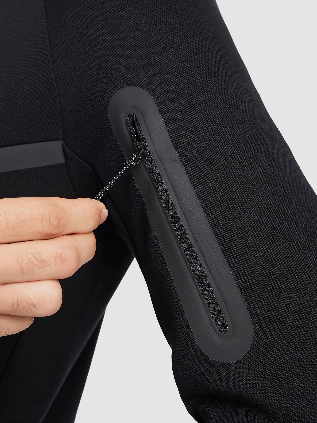 Худі та світшоти NIKE Sportswear Tech Fleece Windrunner модель HV0949-010 Худі та світшоти NIKE Sportswear Tech Fleece Windrunner модель HV0949-010 Фото