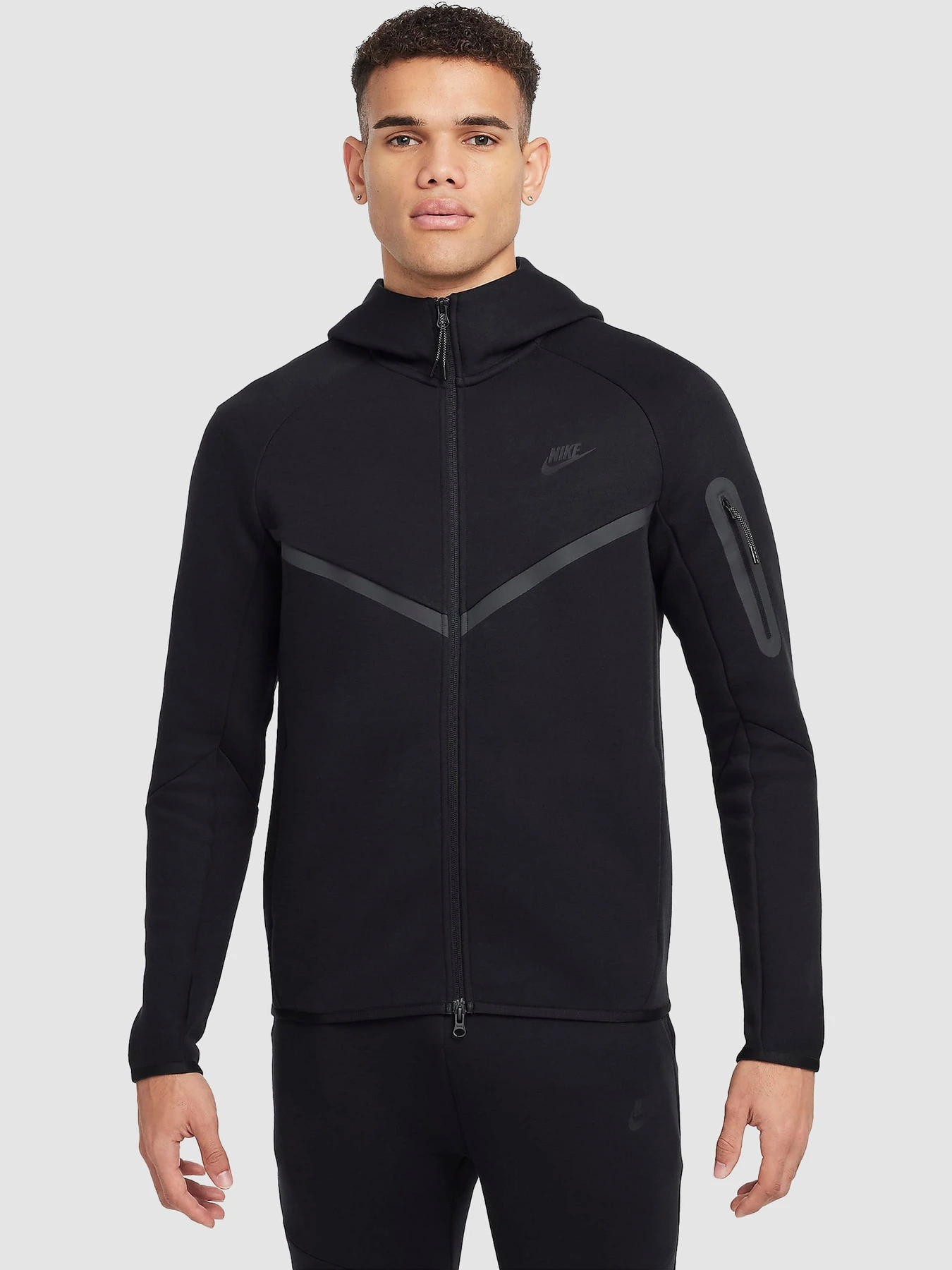 Худі та світшоти NIKE Sportswear Tech Fleece Windrunner модель HV0949-010 Худі та світшоти NIKE Sportswear Tech Fleece Windrunner модель HV0949-010 Фото