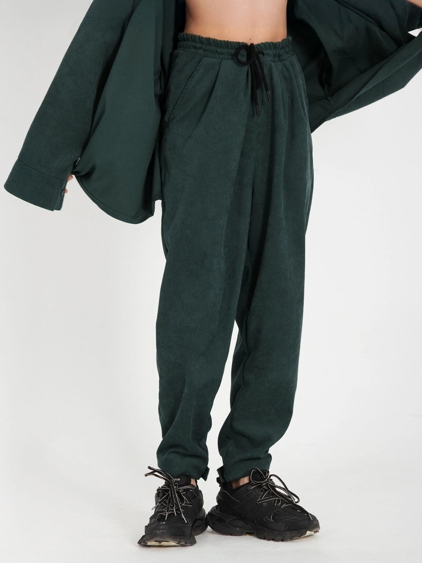 Брюки IJ модель ij-pants-lip-velvet-emerald Брюки IJ модель ij-pants-lip-velvet-emerald Фото
