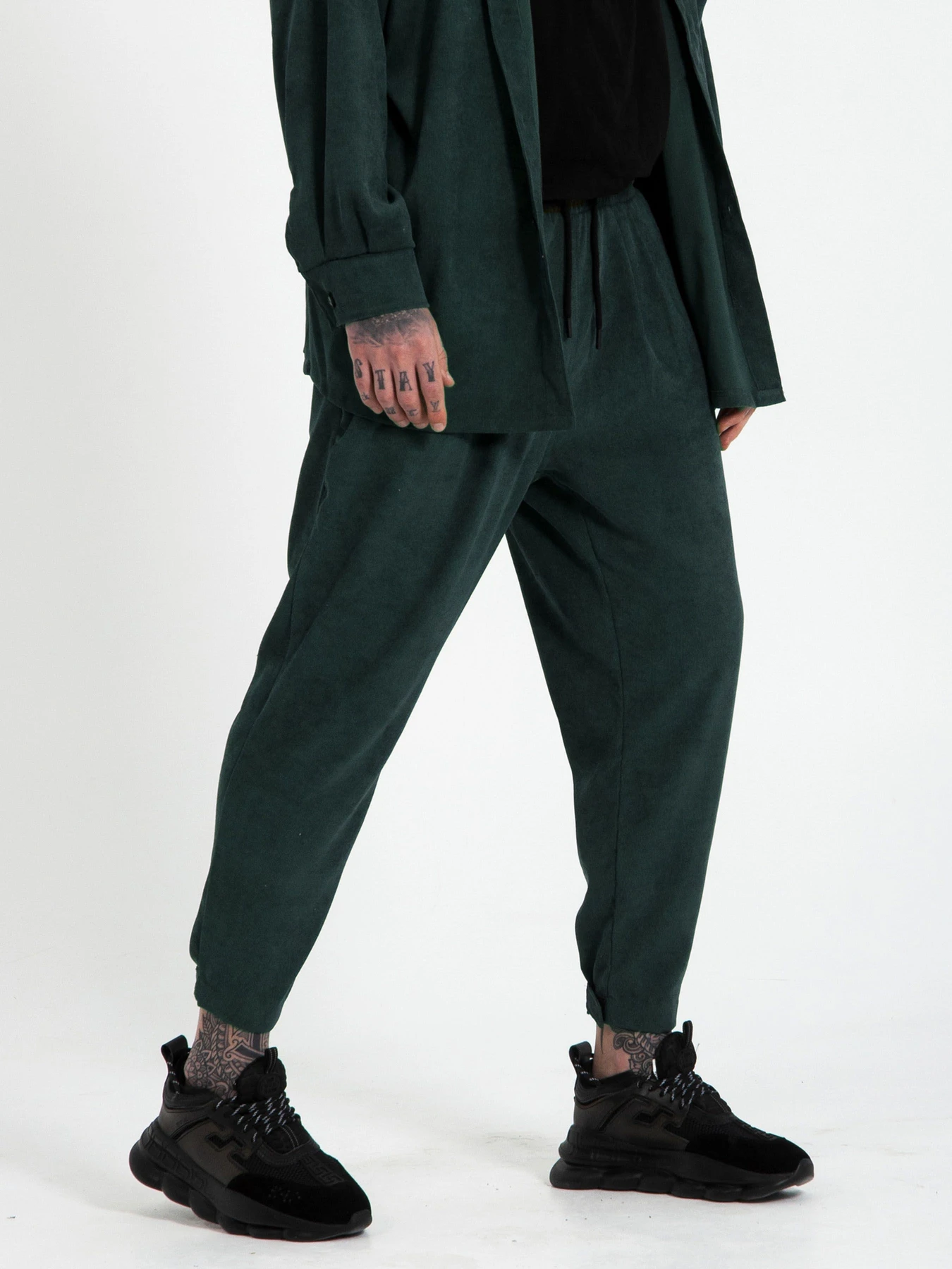 Штани IJ модель ij-pants-lip-velvet-emerald-man Штани IJ модель ij-pants-lip-velvet-emerald-man Фото