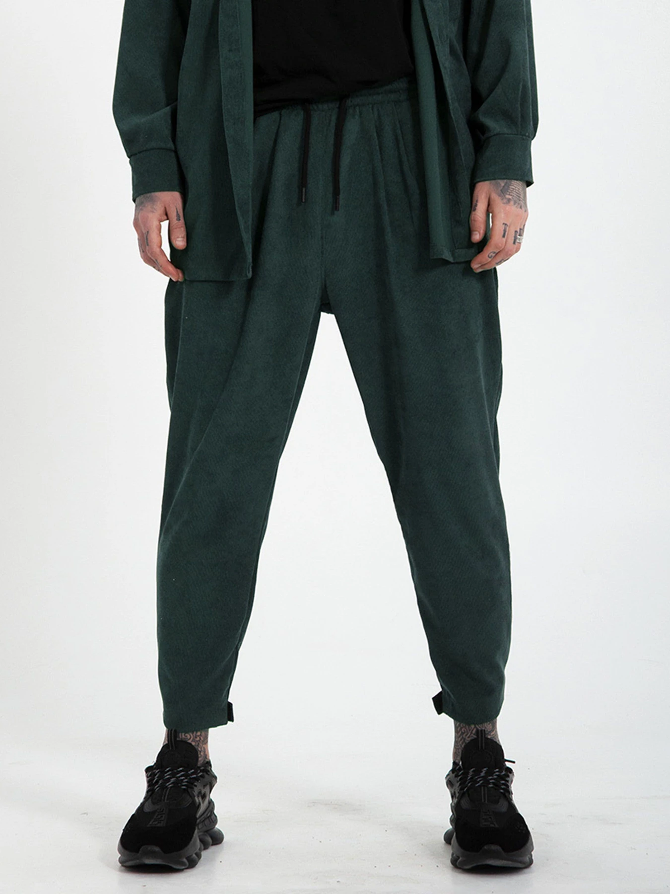 Штани IJ модель ij-pants-lip-velvet-emerald-man Штани IJ модель ij-pants-lip-velvet-emerald-man Фото