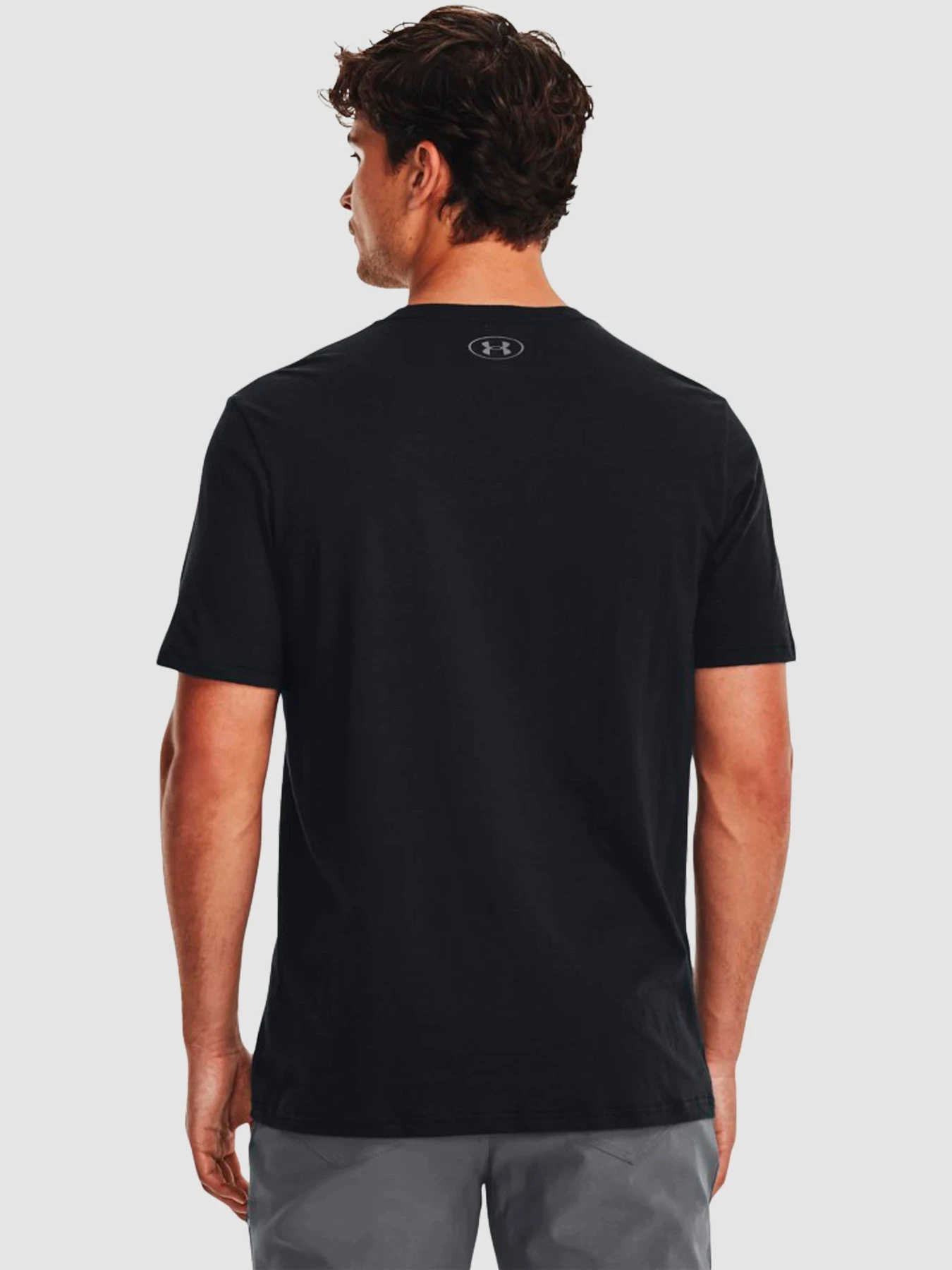 Футболки и поло Under Armour Big Logo Fill Ss модель 1379451-001 Футболки и поло Under Armour Big Logo Fill Ss модель 1379451-001 Фото