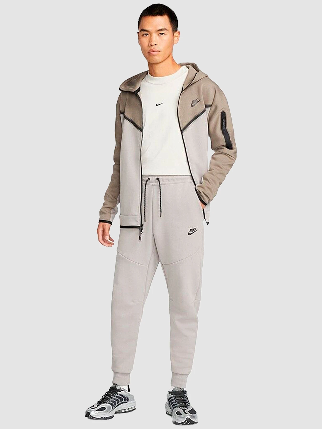 Брюки NIKE Sportswear Tech Fleece Jogger модель DV0538-016 Брюки NIKE Sportswear Tech Fleece Jogger модель DV0538-016 Фото