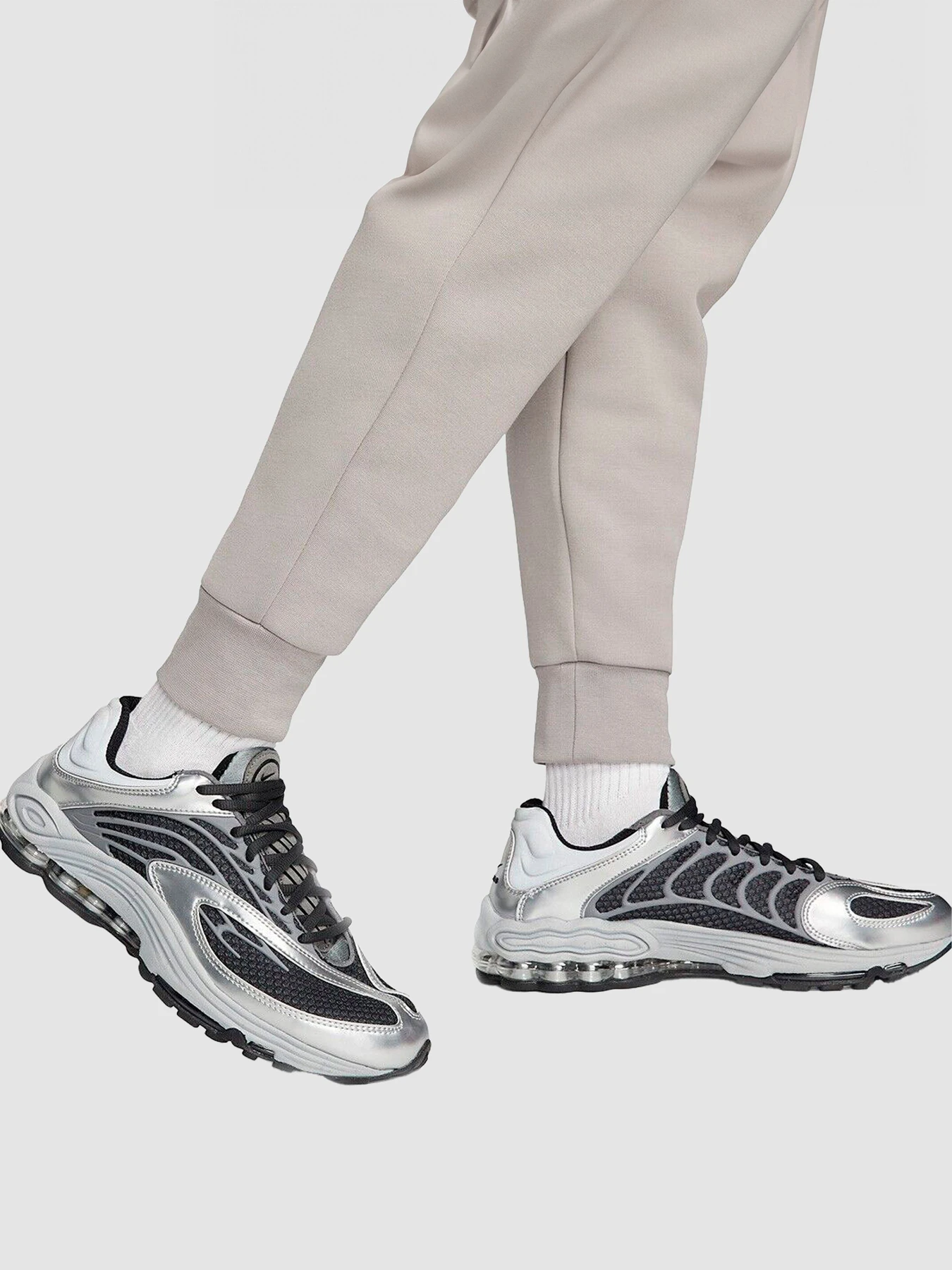 Брюки NIKE Sportswear Tech Fleece Jogger модель DV0538-016 Брюки NIKE Sportswear Tech Fleece Jogger модель DV0538-016 Фото
