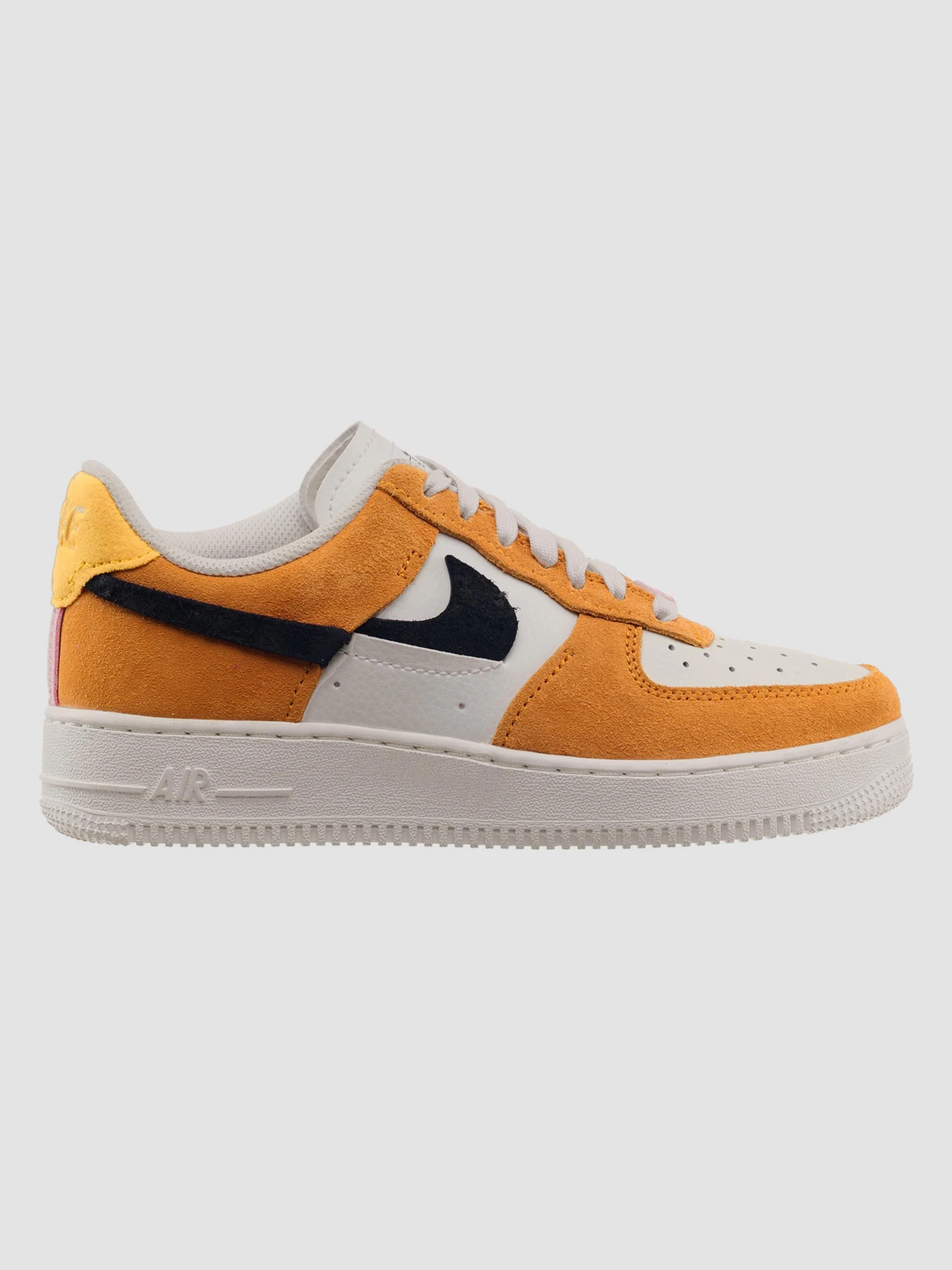 Кросівки NIKE Air Force 1 Lxx модель DQ0858-100 Фото