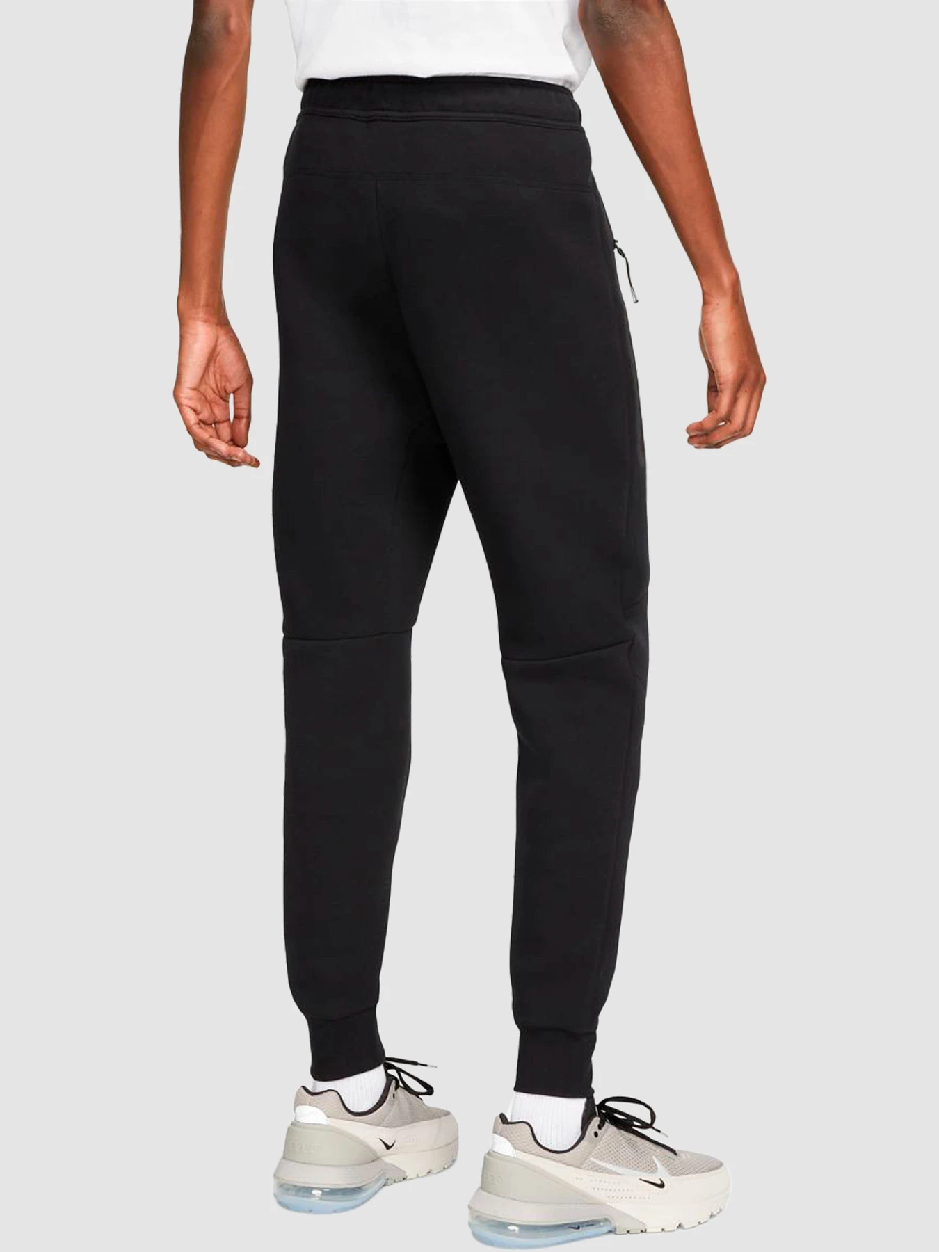 Брюки NIKE M Nk Tch Flc Jggr модель FB8002-010 Брюки NIKE M Nk Tch Flc Jggr модель FB8002-010 Фото