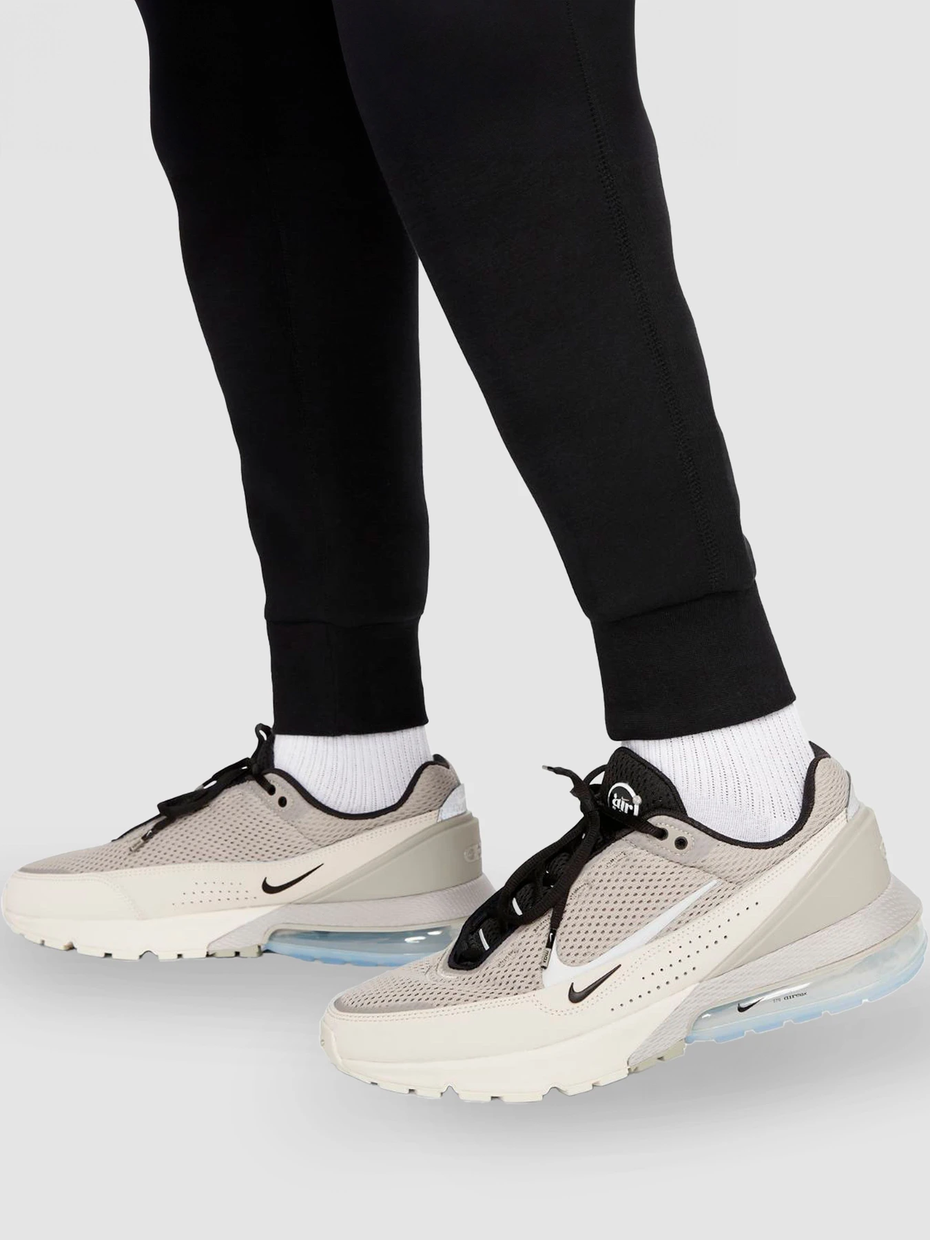 Брюки NIKE M Nk Tch Flc Jggr модель FB8002-010 Брюки NIKE M Nk Tch Flc Jggr модель FB8002-010 Фото
