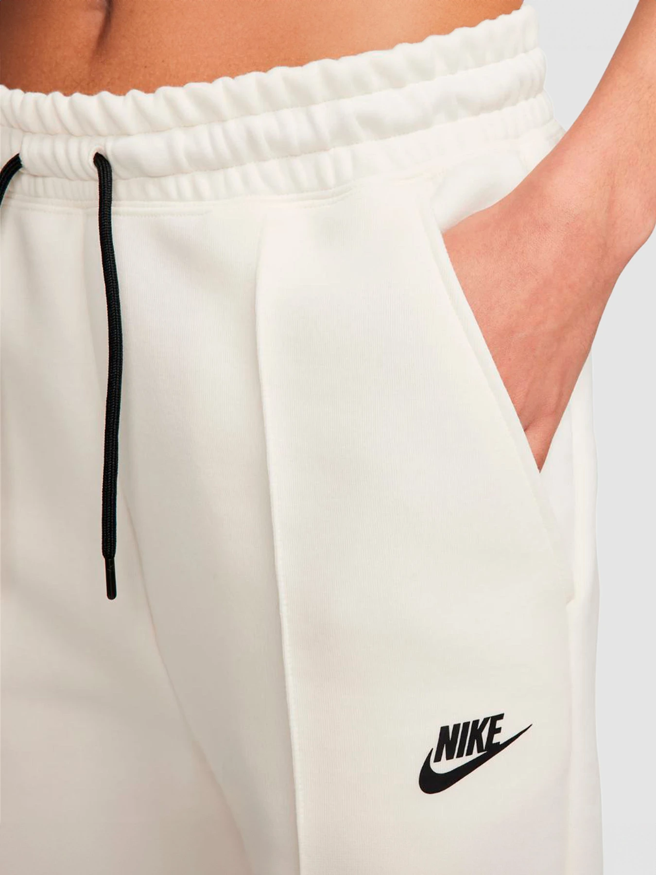 Штани NIKE W Nsw Tech Fleece Mr Jggr модель FB8330-110 Штани NIKE W Nsw Tech Fleece Mr Jggr модель FB8330-110 Фото