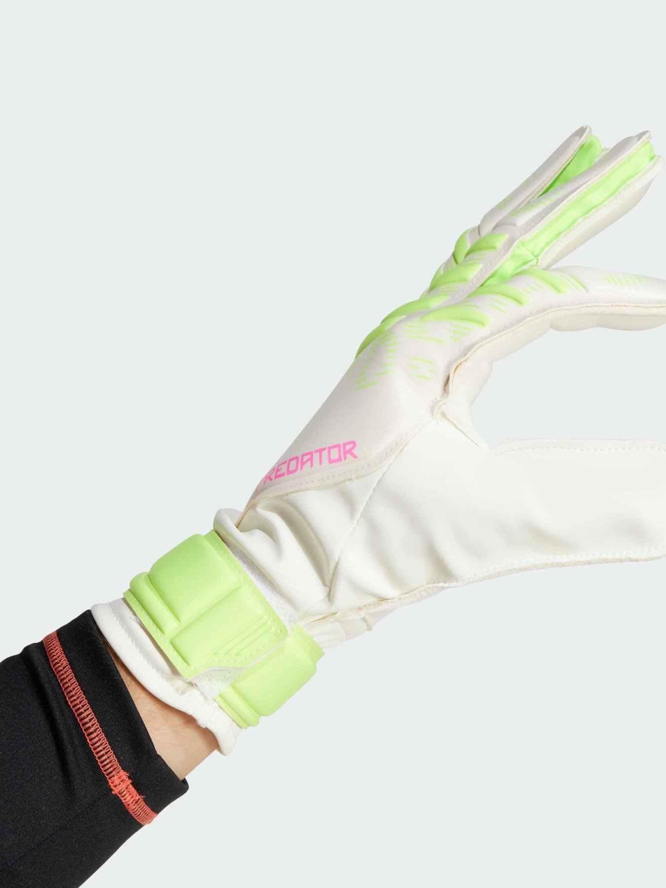 Перчатки для спорта Adidas Predator модель JH3806 Перчатки для спорта Adidas Predator модель JH3806 Фото