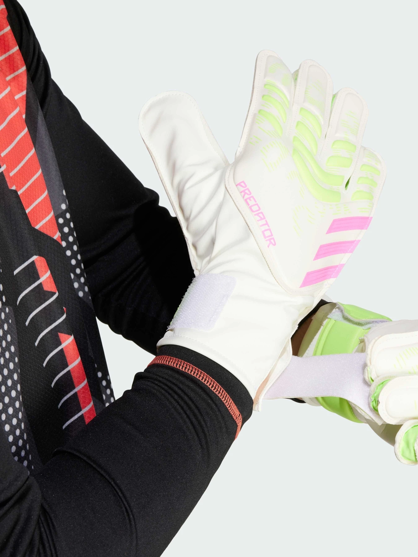 Перчатки для спорта Adidas Predator модель JH3806 Перчатки для спорта Adidas Predator модель JH3806 Фото