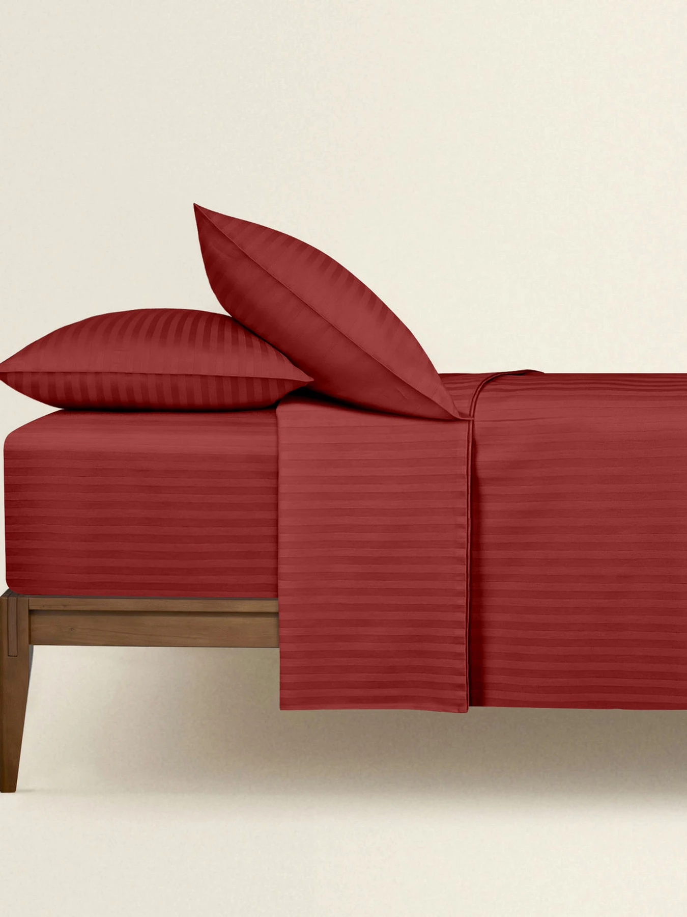Набор наволочек сатин на подушку BURGUNDY Cosas модель SetPillow_StrSatin_13Burgundy_40x60 Фото