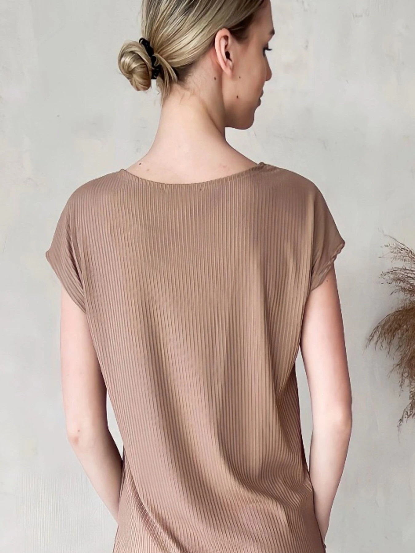 Футболки і поло LadyLike модель ll142870084-bezhevij Футболки і поло LadyLike модель ll142870084-bezhevij Фото