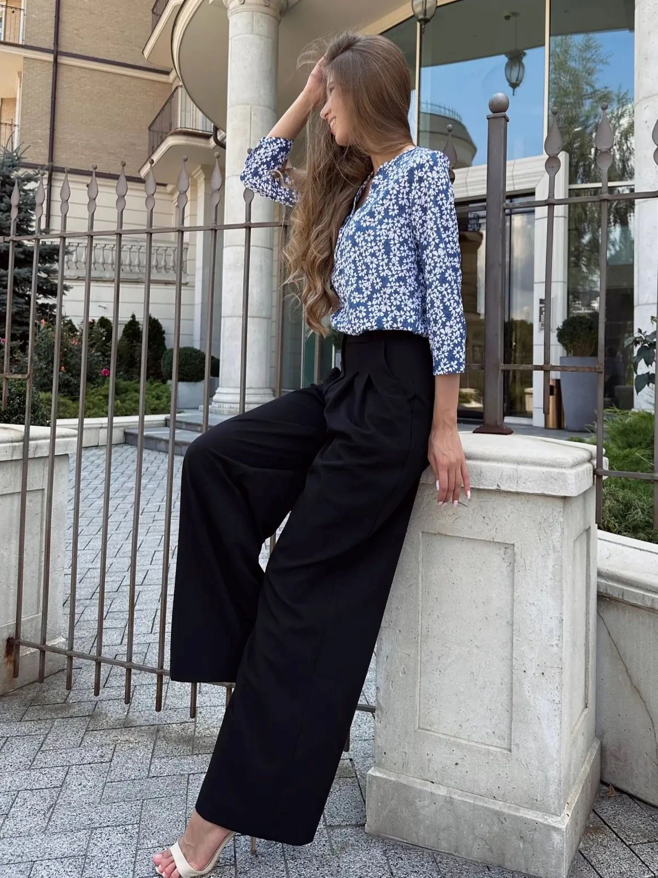 Брюки LadyLike модель ll193620090-chornij Брюки LadyLike модель ll193620090-chornij Фото