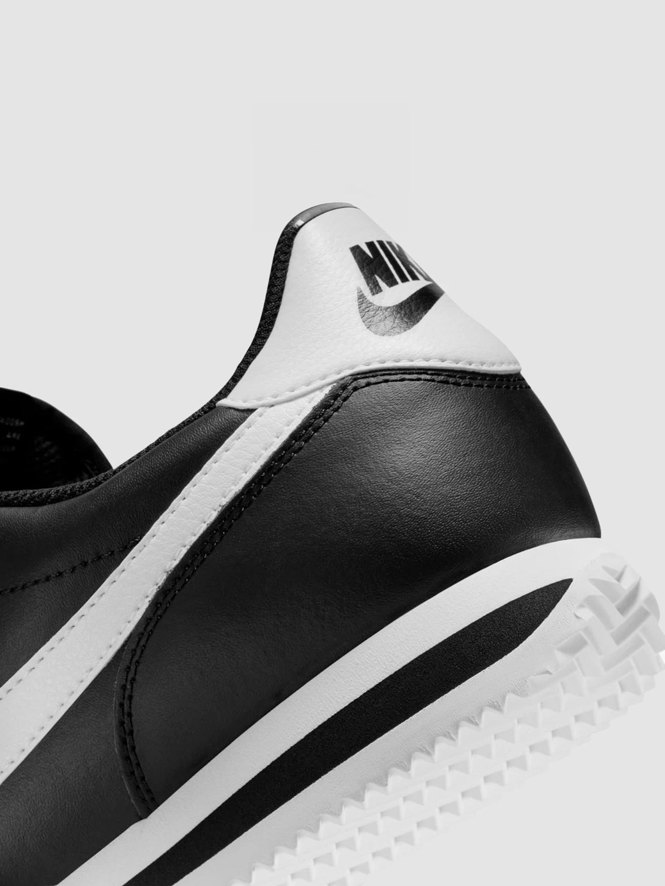 Кросівки NIKE Cortez модель DM4044-001 Фото