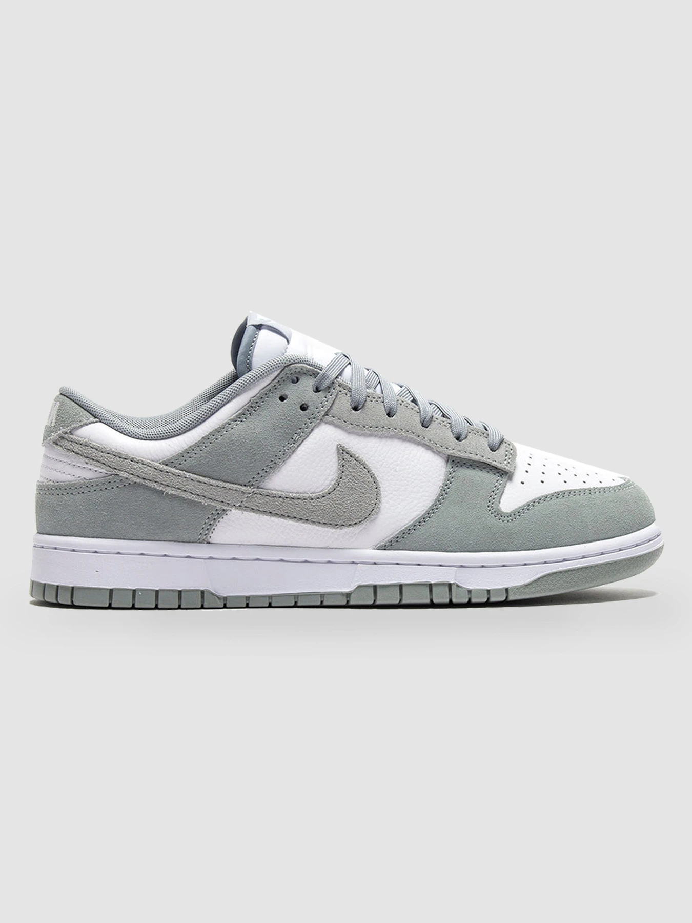 Кросівки NIKE Dunk Low Retro модель FQ8249-101 Кросівки NIKE Dunk Low Retro модель FQ8249-101 Фото