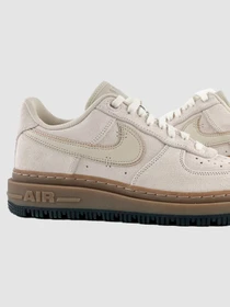 Кросівки NIKE Air Force 1 Low Luxe модель HV2531-100 Фото