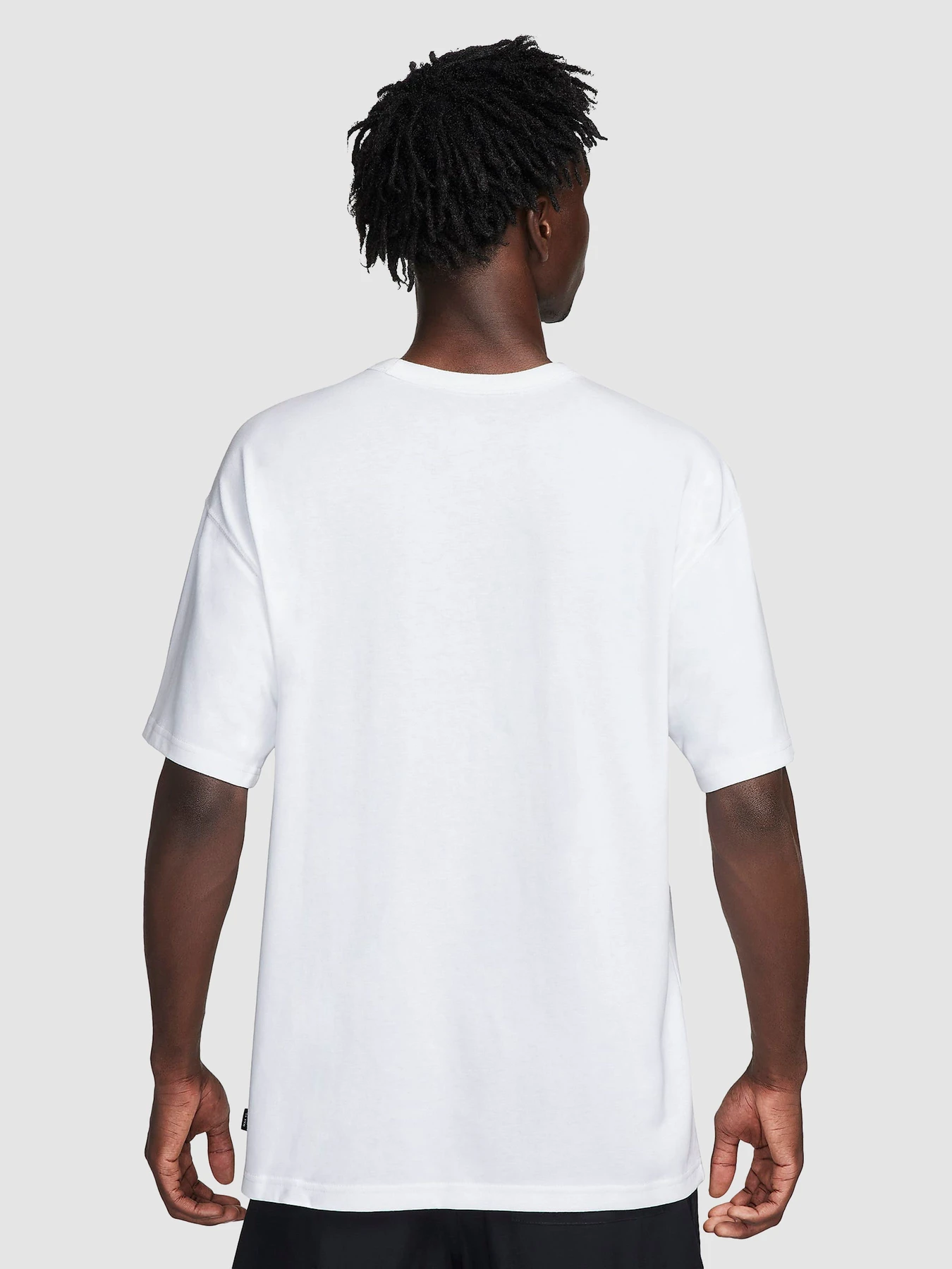 Футболки и поло NIKE Sportswear Premium Essentials T-Shirt модель DO7392-101 Футболки и поло NIKE Sportswear Premium Essentials T-Shirt модель DO7392-101 Фото