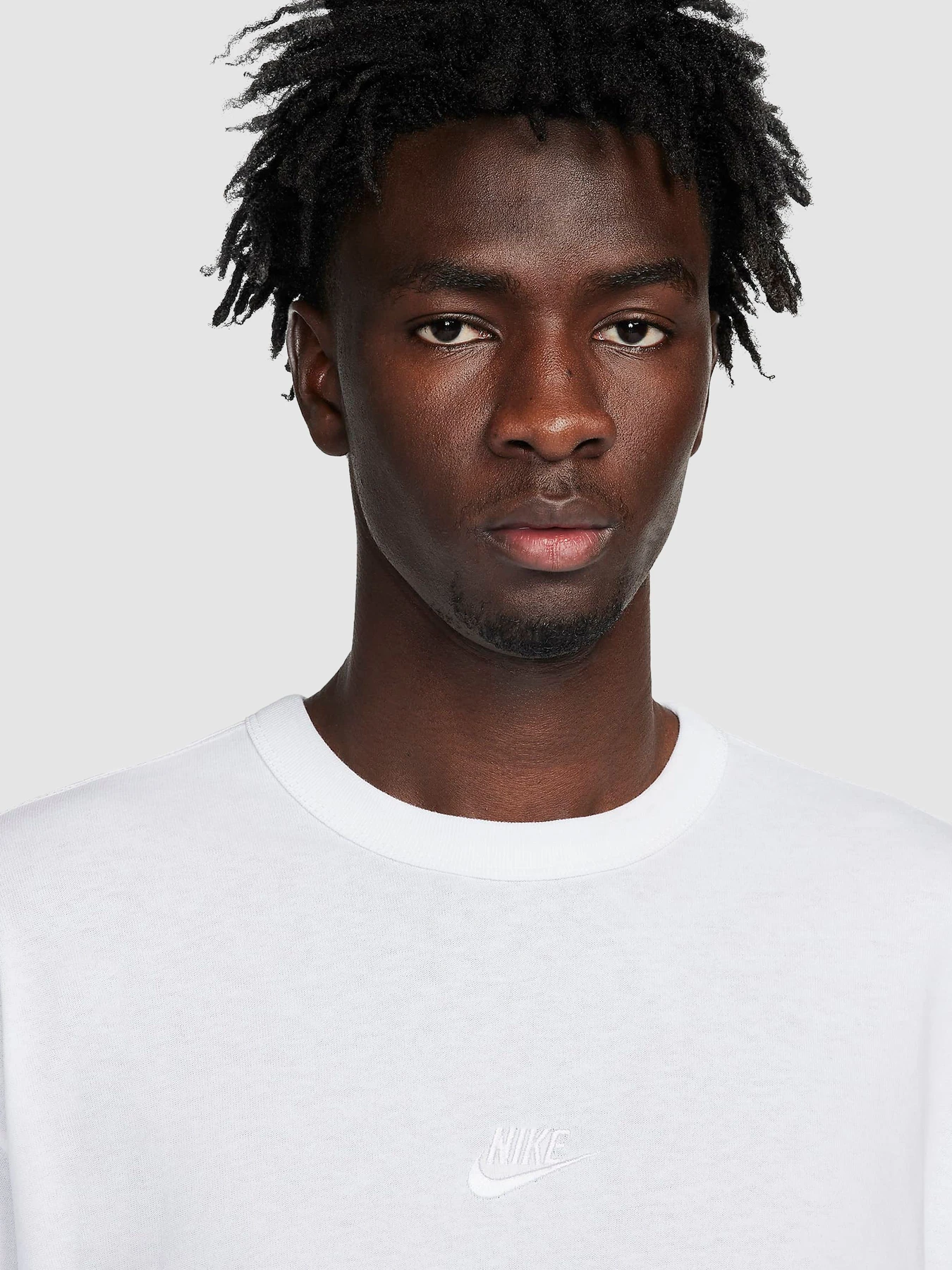Футболки и поло NIKE Sportswear Premium Essentials T-Shirt модель DO7392-101 Футболки и поло NIKE Sportswear Premium Essentials T-Shirt модель DO7392-101 Фото