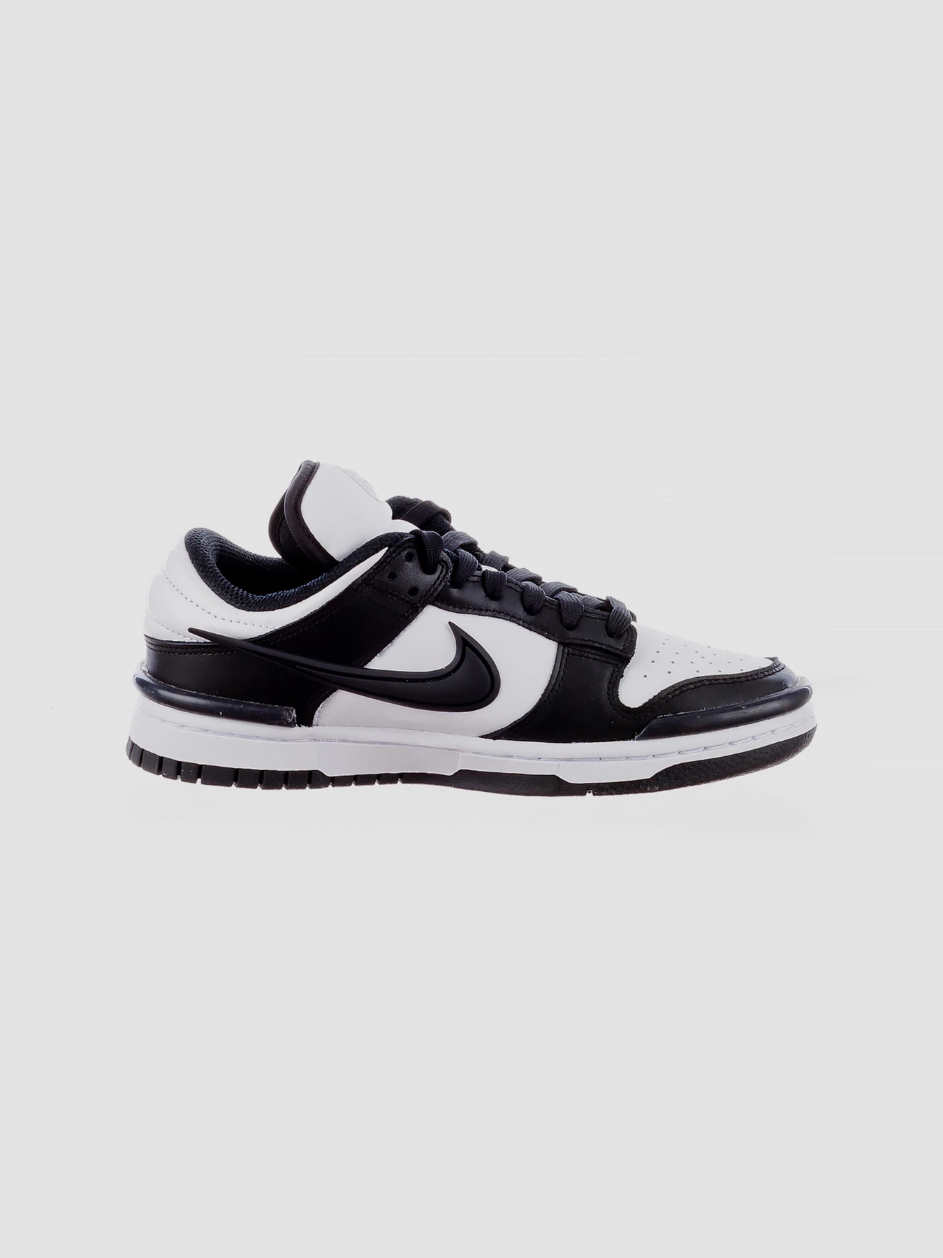 Кросівки NIKE W Dunk Low Twist Panda модель DZ2794-001 Кросівки NIKE W Dunk Low Twist Panda модель DZ2794-001 Фото