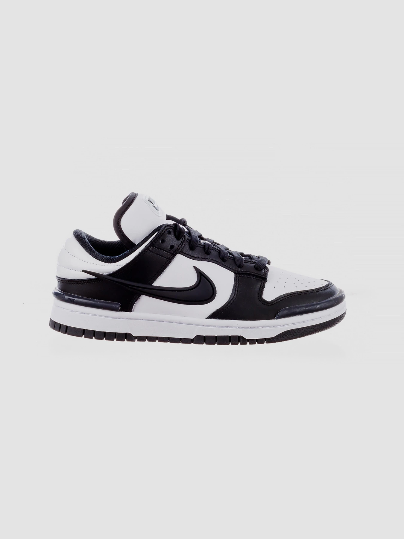 Кросівки NIKE W Dunk Low Twist Panda модель DZ2794-001 Кросівки NIKE W Dunk Low Twist Panda модель DZ2794-001 Фото