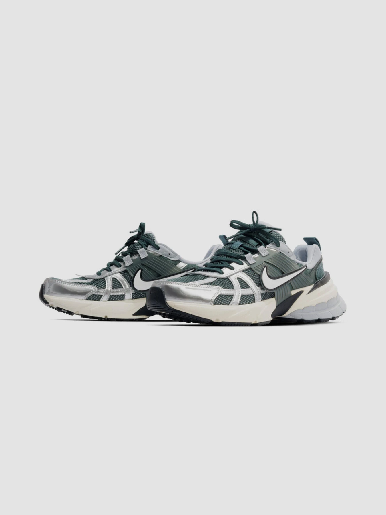 Кросівки NIKE V2k Run модель HJ4497-300 Фото