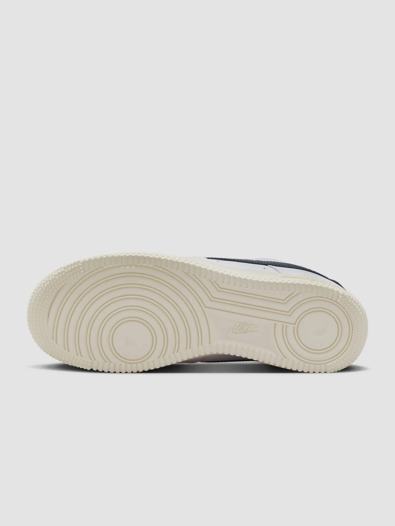 Кроссовки NIKE Air Force 1 '07 Flyease модель HJ9122-100 Фото