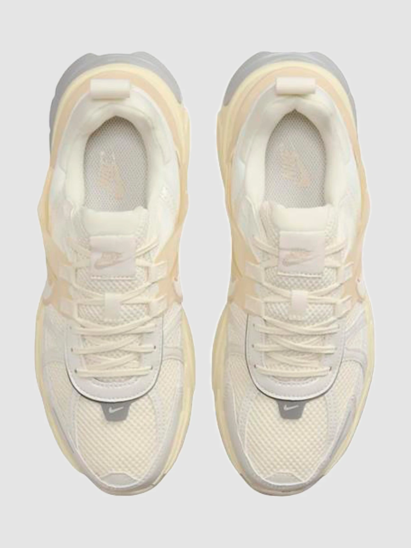 Кросівки NIKE V2k Run модель HQ1512-110 Фото