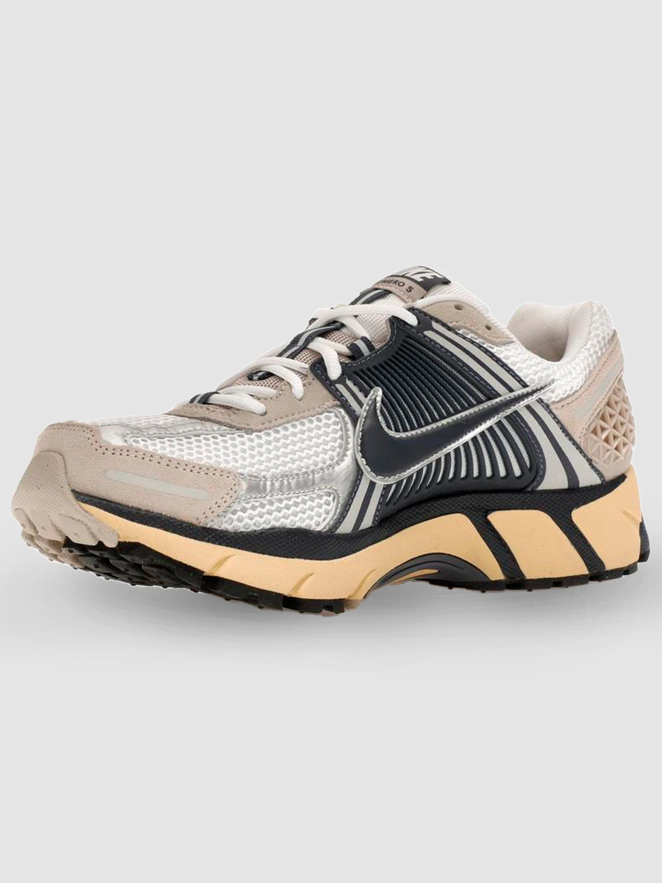 Кросівки NIKE Zoom Vomero 5 *Since 1972* модель HF4259-100 Кросівки NIKE Zoom Vomero 5 *Since 1972* модель HF4259-100 Фото