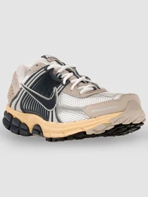 Кросівки NIKE Zoom Vomero 5 *Since 1972* модель HF4259-100 Фото