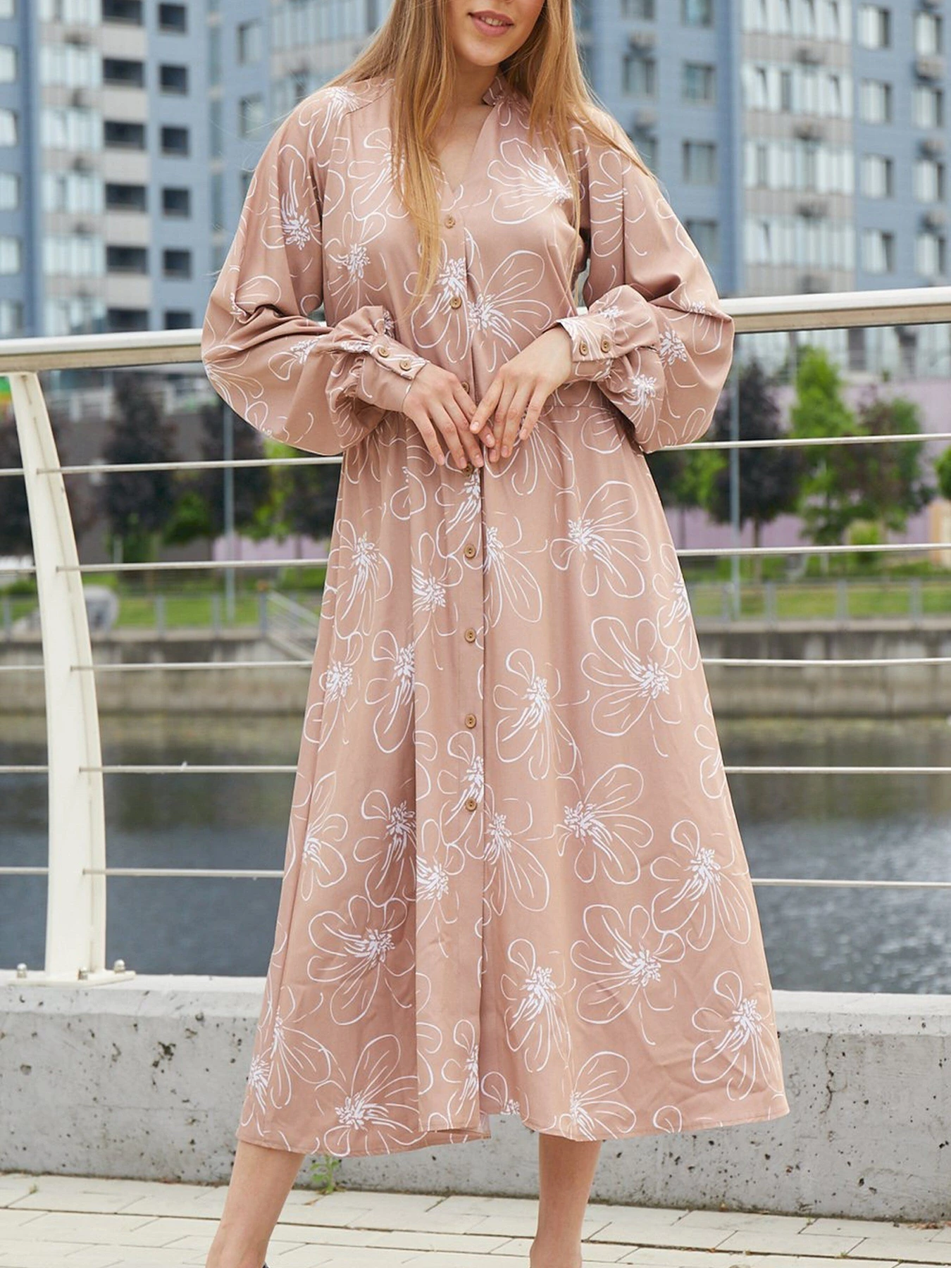 Сукні LadyLike модель ll214316789-bezhevij Сукні LadyLike модель ll214316789-bezhevij Фото